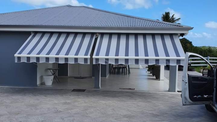 Pose de store sur mesure Martinique