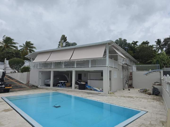 Store extérieures Martinique