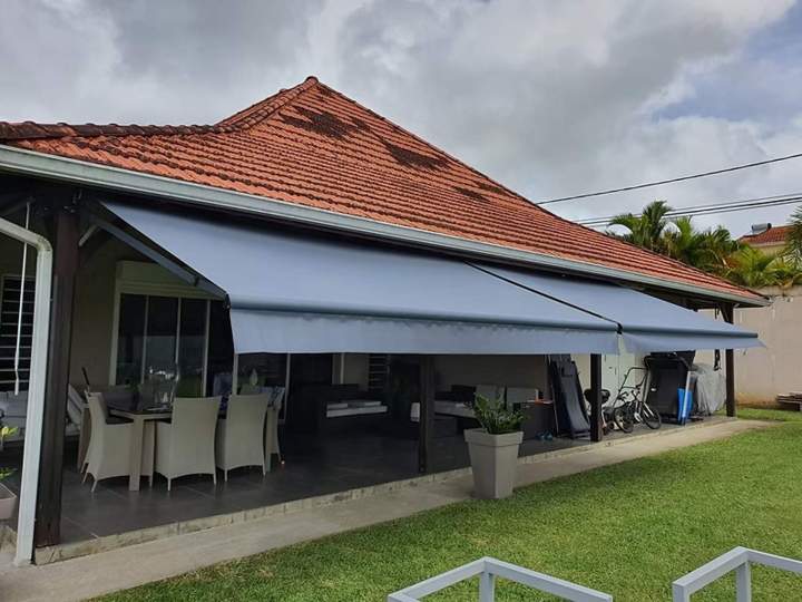 Store banne ou bras invisible Martinique