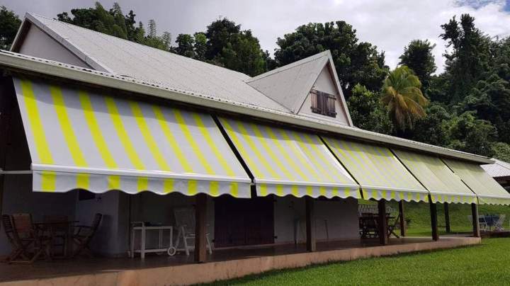 Store bras droit Martinique