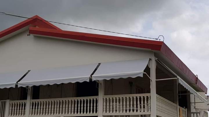 Store bras droit PVC Martinique